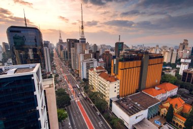 Renkli Günbatımı 'ndan Paulista Bulvarı Binalarının Hava Görüntüsü Sao Paulo Şehri