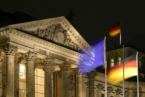 Reichstag bei nacht reichstag på natten — Stockfoto