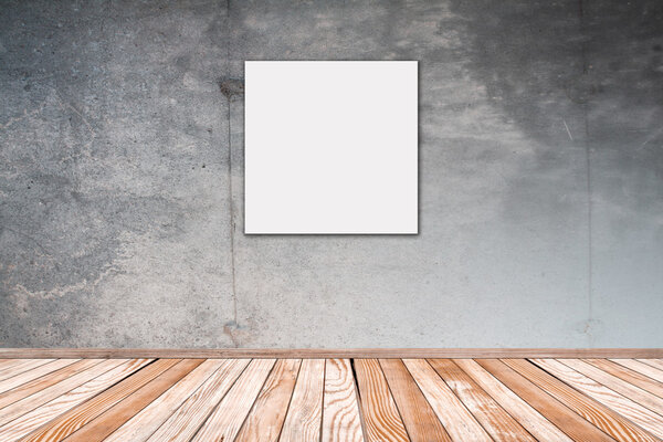 Betonwand mit weißem Bild in quadratischem Vormat Querfarmat