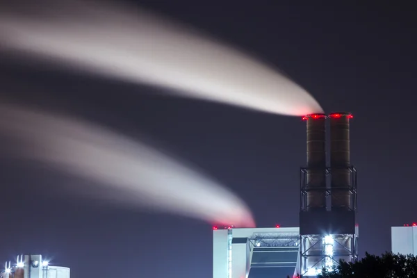 Smoking chimney at night — Stock fotografie