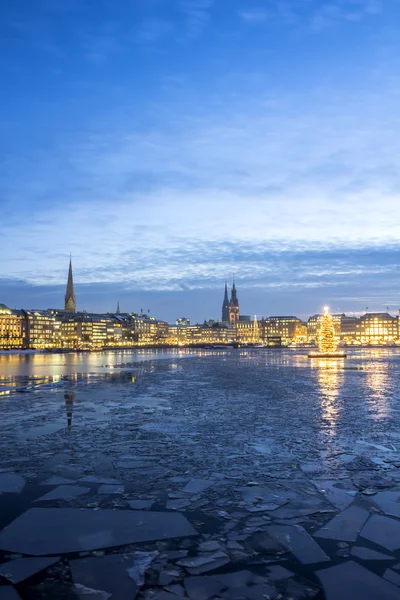 Hamburg alster-sjön vid jul — Stockfoto