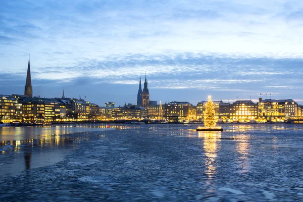 Hamburg alster-sjön vid jul — Stockfoto
