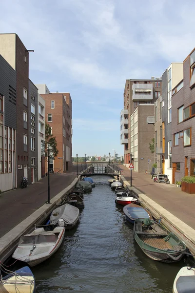 Nowoczesnej dzielnicy mieszkalnej w Amsterdamie — Zdjęcie stockowe