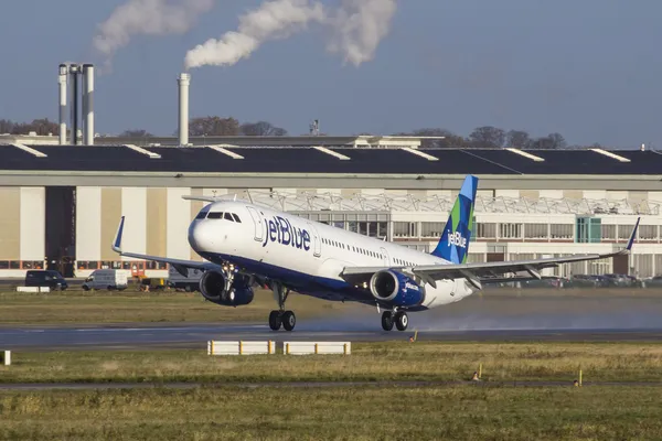 Подібного JetBlue airbus a321 — стокове фото