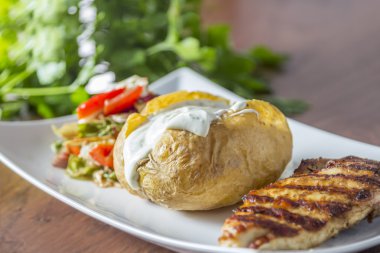 ızgara tavuk fırında patates ile 