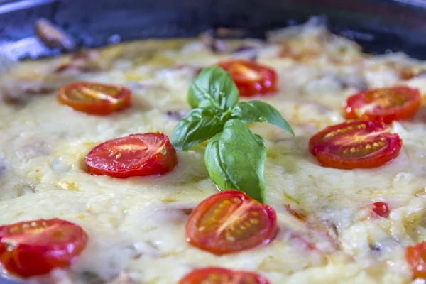 Omelet in de pan — Stockfoto