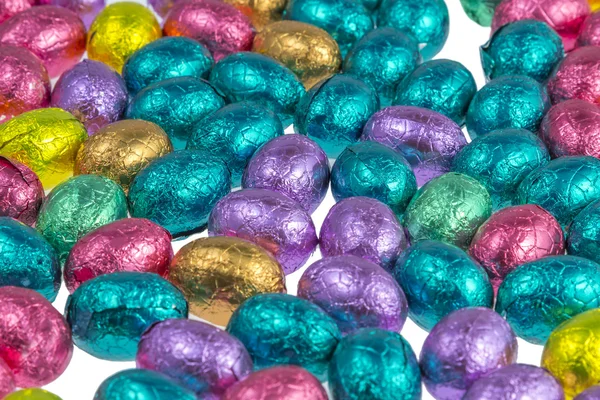 Oeufs de Pâques en chocolat coloré — Photo