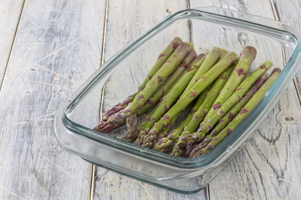 Asparagus in glass dish — Stock Photo, Image