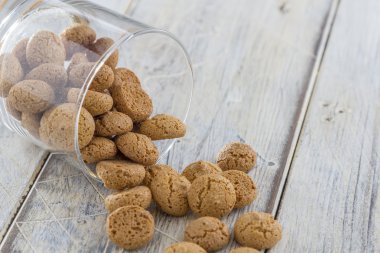 bir bardak amarettini kurabiye