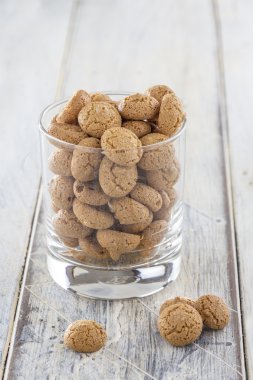 bir bardak amarettini kurabiye