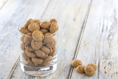 bir bardak amarettini kurabiye