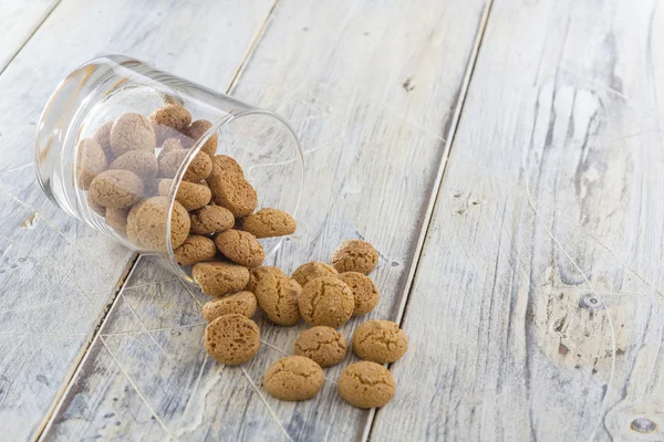 Soubory cookie amarettini ve sklenici — Stock fotografie