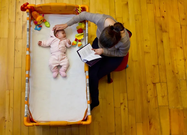 Madre con il suo bambino — Foto Stock