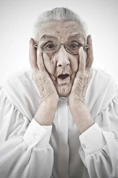 Nonna con la bocca aperta — Foto Stock