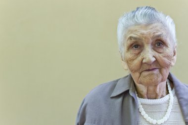 Yaşlı kadının portresi