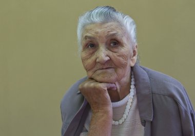 Yaşlı kadının portresi