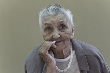Yaşlı kadının portresi