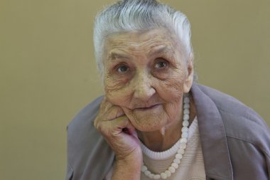 Yaşlı kadının portresi