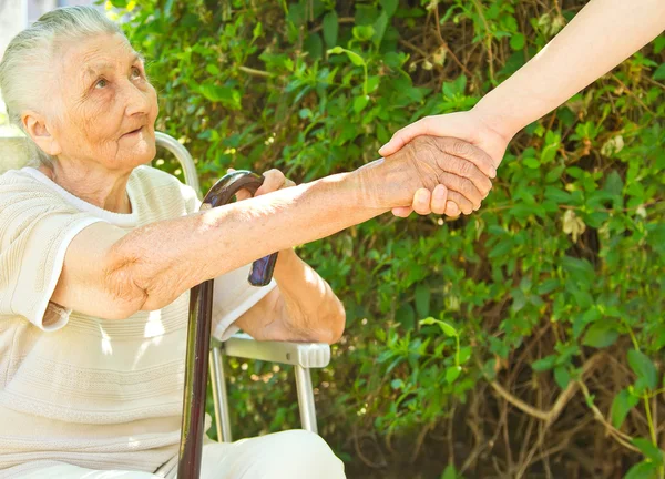 Helpende hand — Stockfoto