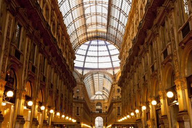Milano 'daki Vittorio Emanuele Galerisi