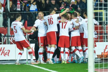 CHORZOW, POLAND - 29 Mart 2022 FIFA Dünya Kupası 2022 KALİFİFİKASYONLAR KALİFİKASYONU POLAND İÇİN 2: 0. Polonya 'nın Joy takımı gol attıktan sonra.