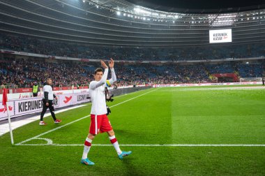 CHORZOW, POLAND - 29 Mart 2022: FIFA Dünya Kupası 2022 Kalifikasyon play-off maçı POLAND - İsveçli 2: 0. Maçtan sonra Robert Lewandowski 'nin (L) keyfi.