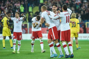 CHORZOW, POLAND - 29 Mart 2022: FIFA Dünya Kupası 2022 Kalifikasyon play-off maçı POLAND - İsveçli 2: 0. Jakub Moder 'in neşesi ve Polonya takımı.