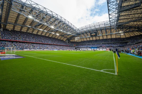 POZNAN, POLAND - 21 Mayıs 2022: Futbol maçı Lech Poznan ve KGHM Zaglebie Lubin 2: 1 arasındaki Polonya maçı. Stadyumdaki hava manzarası insan dolu..