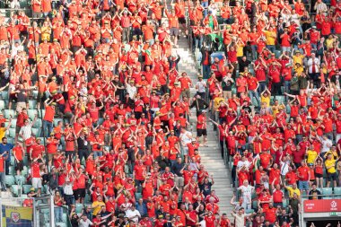 WROCLAW, POLAND - 1 Haziran 2022: UEFA Uluslar Ligi A Grubu 4. Walles 'ın neşe destekçileri.