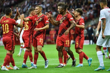 WARSZAWA, POLAND - 14 Haziran 2022: UEFA Uluslar Ligi A grubu 4. Eden Hazard (10) Timothy Castagne (21) Michy Batshuayi (23) gol attıktan sonra sevinç.