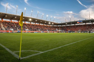 LUBIN, POLAND - 15 Temmuz 2022: KGHM Zaglebie Lubin ve Slask Wroclaw 0: 0 arasındaki Polonya maçı. Stadyumda hava savaşı.