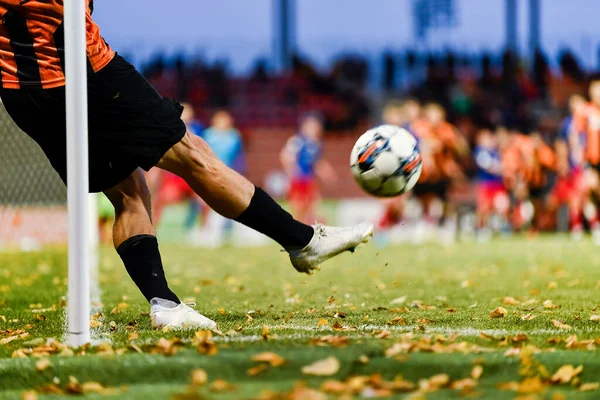 Voetballer Neemt Hoek Detail Van Benen Van Speler Bal Tijdens — Stockfoto