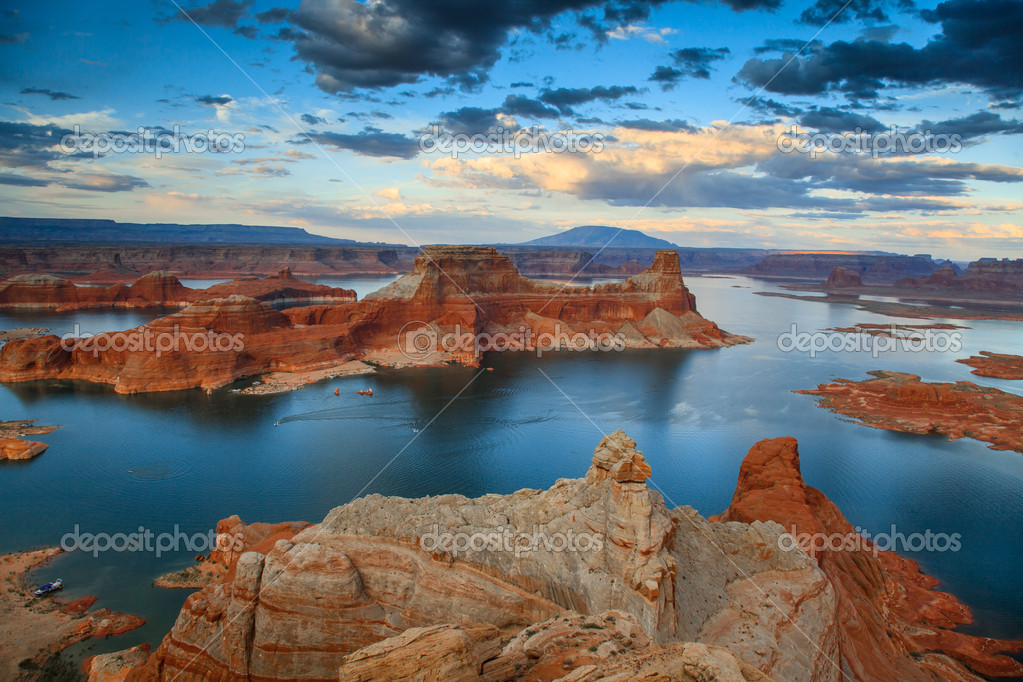 View from Alstrom point at Gunsight Butte and Lake Powell, Arizona — Stock Photo © fotowalk