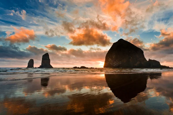 Haystack Rock — Stock Photo, Image