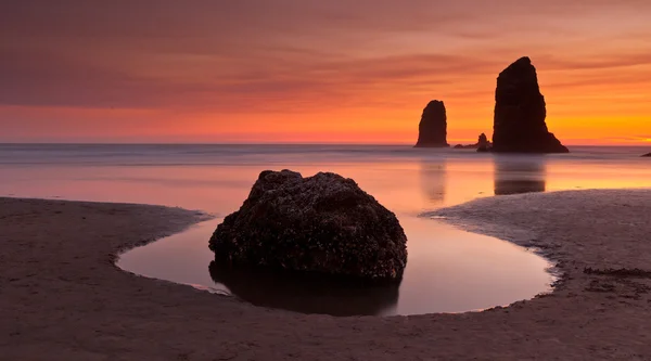 Haystack Rock — Fotografie, imagine de stoc