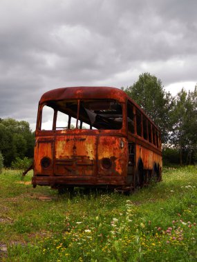 eski ve paslı Koç otobüs
