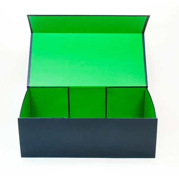 Открытая коробка упаковки на белом фоне — стоковое фото