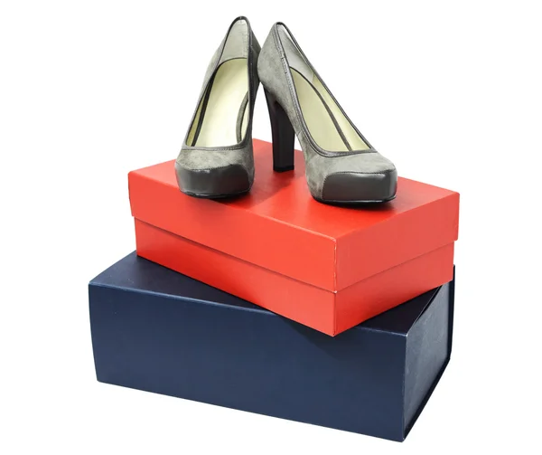 Zapatos de moda en las cajas — Foto de Stock