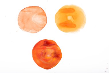 Kırmızı ve sarı lekeleri suluboya boya