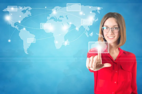 Negócios mulher dedo tocando mapa do mundo em uma tela de toque — Fotografia de Stock