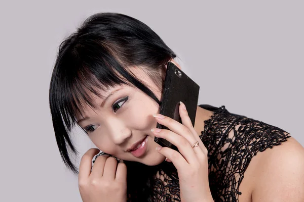 16-летняя девушка по сотовому телефону 2 — стоковое фото