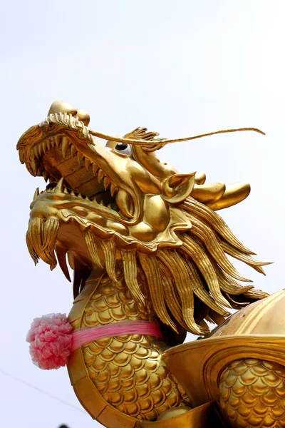 Focus Haed The Golden Dragon. — Stock Photo, Image