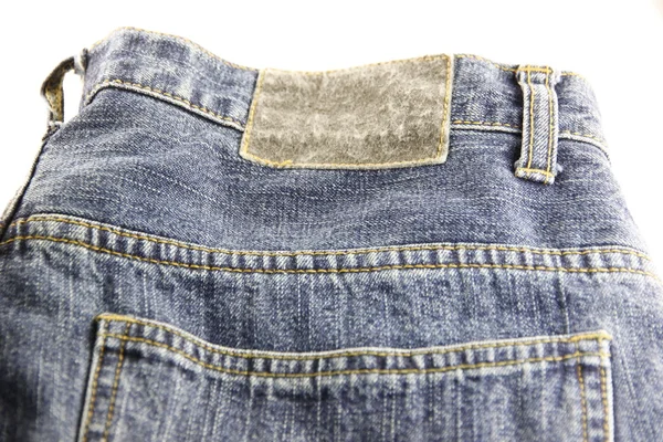 Eine schwarze Jeans der Textur, um ein Etikett Marken zu sehen. — Stockfoto