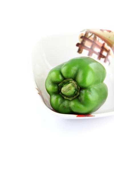 Zielona papryka w naczyniu. — Zdjęcie stockowe