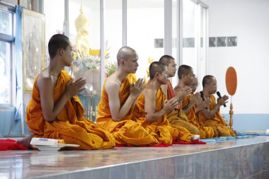 tapınağın keşiş.