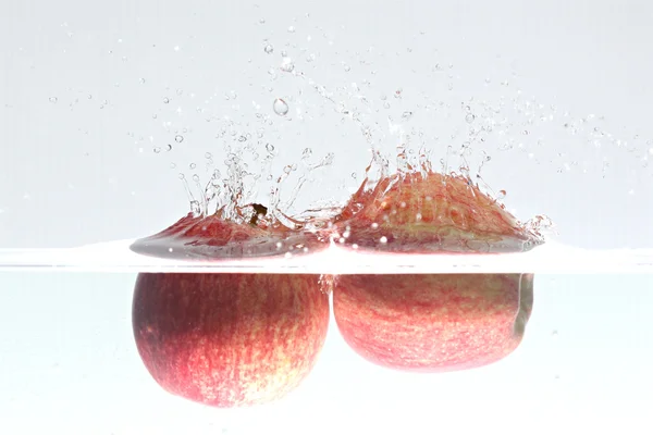 Jabłka spadła. — Zdjęcie stockowe