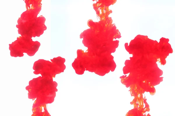 Vier rote Rauchschwaden durch Wasserfarbe. — Stockfoto
