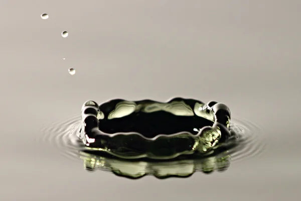 Dorps acqua è una forma corona . — Foto Stock