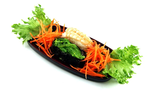 Sushi hecho forma Camarones y algas marinas, Sushi es un alimento de los japoneses . — Foto de Stock