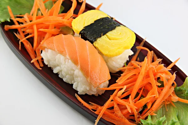 Sushi fez forma Peixe e ovo, Sushi é um alimento de japonês . — Fotografia de Stock
